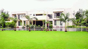 l-G shields S Delhi farmhouse owners