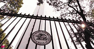 RBI discusses ways with oil cos to manage dollar demand