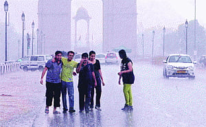Rain clogs city traffic; Shinde's flight diverted