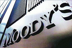 Moody's puts Singapore banks on negative outlook
