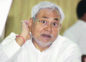 HRD Secy who heaped praise on Nitish to file 'goof-up' report