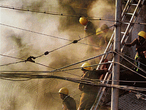 Fire guts Uzan Bazar market