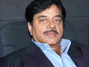 Advani must be at the "helm of affairs": Shatrughan Sinha