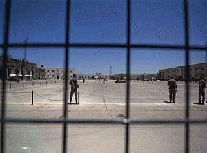 Nearly 1,200 prisoners flee libyan jail