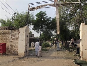 Taliban attack prison in northwest Pak; frees 250 militants