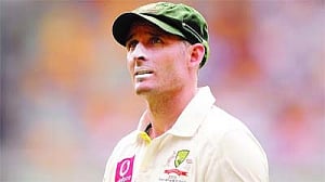 Hussey feels for stumbling Aussies