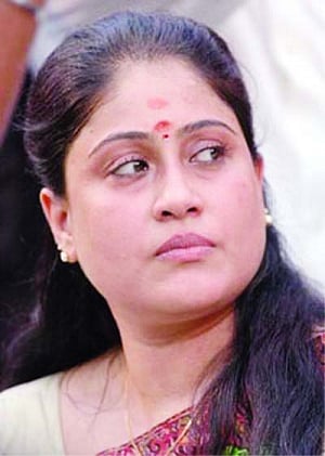 Eye on merger, TRS expels Vijayashanti