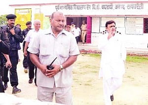 UP CM visits Sonia's Bareli