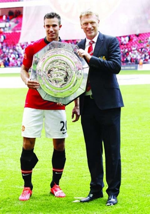 Moyes wins 1st Man United trophy