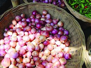 Buyers spurn 'rotten' sarkari onions