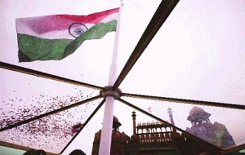 PM pats 10 years of UPA's deeds