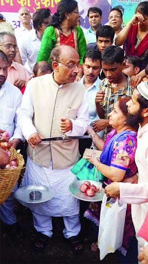 BJP, AAP move Sheila's onion to tears