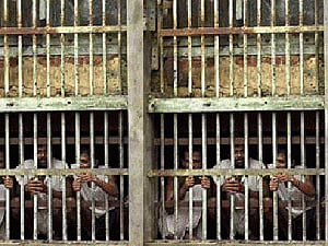 Sri lanka transfers nearly 30 prisoners to India