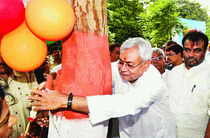 Nitish returns insult, calls MoS Rlys a fool