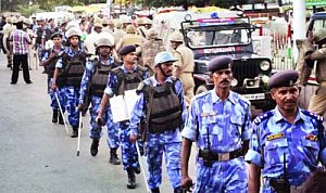 1,000 held; Togadia, Singhal, Vedanti go underground