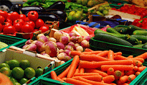 Eating fruits, veggies may lower women's bladder cancer risk