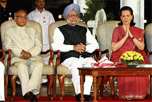 DMK withdraws from UPA, pulls out ministers, Govt says no threat