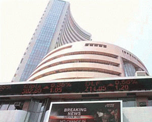 Weak rupee caps Sensex gains, ends 39 pts up