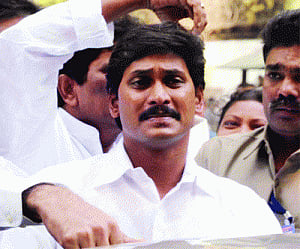 Mini battles rage across Andhra; Jagan on fast
