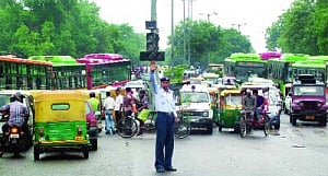 Differential signal timing to manage traffic flow in city