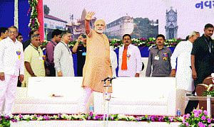 Pak seized 750 boats: Modi raps Centre's inaction