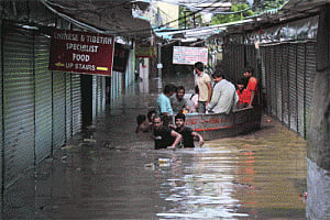 Floodwaters recede, leave behind risk of disease