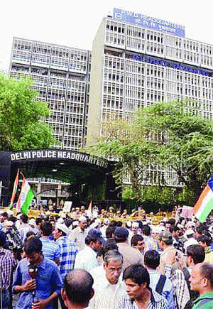 lG loses money control over Delhi Police