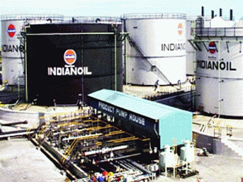 Govt to move ahead with IOC stake sale in November