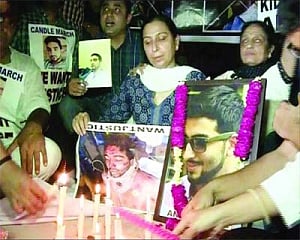 3 held for plying Anmol, friends with lSD