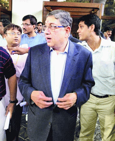 Srinivasan distances himself from Meiyappan, claims innocence