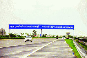 Trucks helping Yamuna e-way prove deathtrap