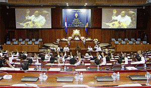 Cambodian MPs re-elect Hun Sen despite poll row