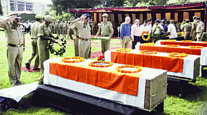 Terrorists kill 10 ahead of PM-Sharif talks