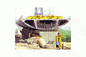 Mammoth pylon on its way to Delhi