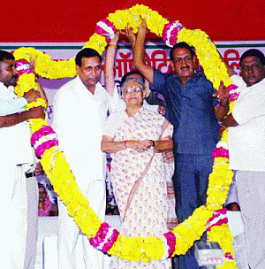 NaMo shot to ribbons by Dikshit