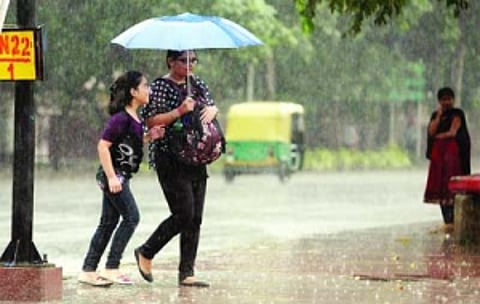 Monsoon's late retreat to dampen Puja spirit!