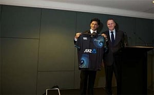 Shah Rukh Khan greeted by New Zealand's Prime Minister