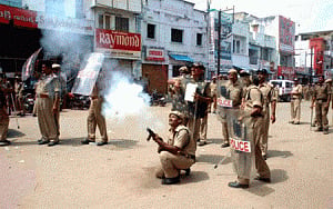 Curfew, shoot-at-sight orders in Vizianagaram in Seemandhra
