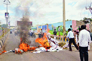 30,000 power employees join anti-T protest