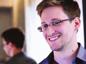 Russian website publishes photo of Snowden shopping
