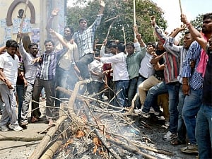 Telangana turmoil: Curfew in Vizianagaram relaxed for one hour