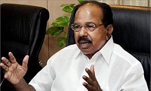 Moily walks the talk: takes Metro to office to save fuel