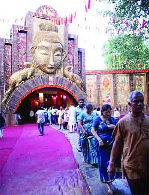 Rain makes Ravana lose his head