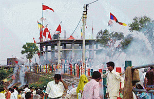 60 feared killed, 100 injured in temple stampede in MP