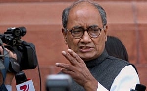 Digvijay blames police for temple stampede