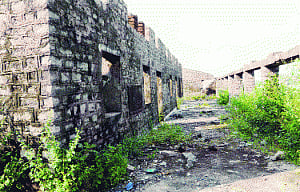 lalu-inaugurated Charwaha Vidyalaya in a shambles