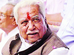 Keshubhai's meetings with Modi, RSS lead to cracks in GPP