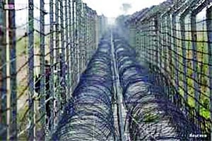 Indian sneaks into Pak to visit grandparents' graves