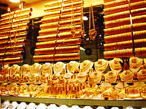 Dhanteras: Gold may cross Rs 33,000 level on supply squeeze