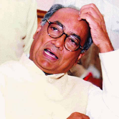 Digvijay takes a dig at NaMo, says Sushma better PM candidate